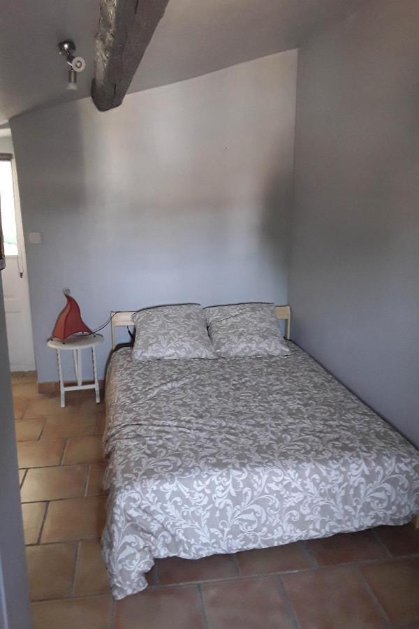 Studio Entre Cevennes Et Camargue Montfrin Exterior photo